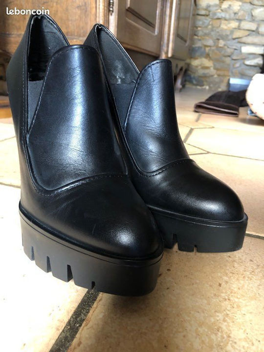 Black High Heels