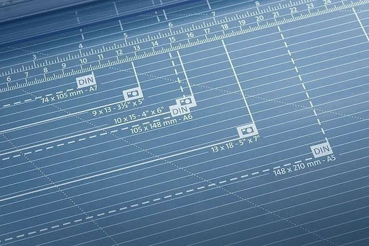 Dahle 550 Büroschneidemaschine Trimmer Tischplatte 36cm für Blätter bis zu einer Größe von A4 (20 Blätter/Pro Durchgang)