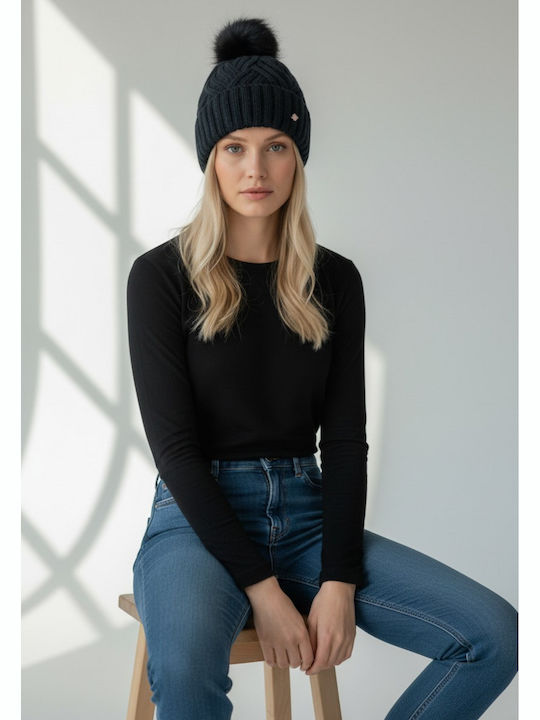 Pom Pom Beanie Beanie Knitted in Black color