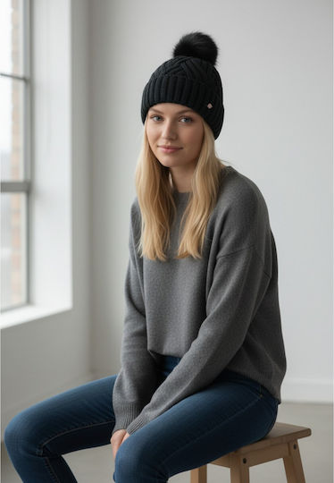 Pom Pom Beanie Beanie Knitted in Black color