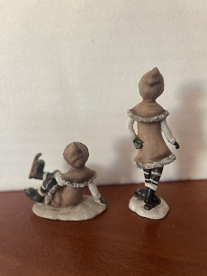 Set Weihnachtsfiguren 2 Mädchen Sitzend Stehend Schlittschuhe