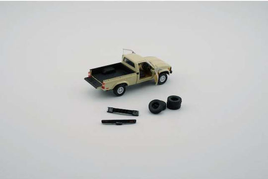 Machetă Mașină Toyota Hilux Crem Extra Roți și Bara 1:64 BM Creations