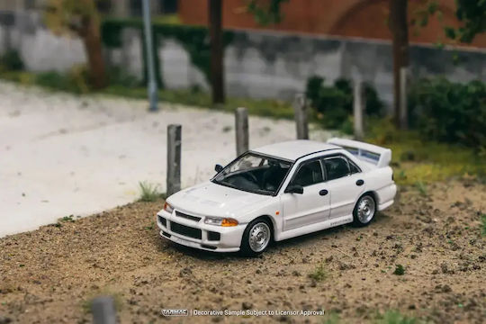 Модел Автомобил Mitsubishi Lancer RS Evolution III Бял 1:64 Tarmac Works