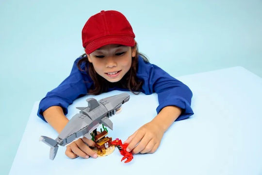 LEGO Creator 3-in-1 Свирепа Акула с Сандък Съкровище за 8+ Години 379 Бройки