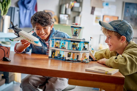 LEGO City Летище с Самолет за 8+ Години 887 Бройки
