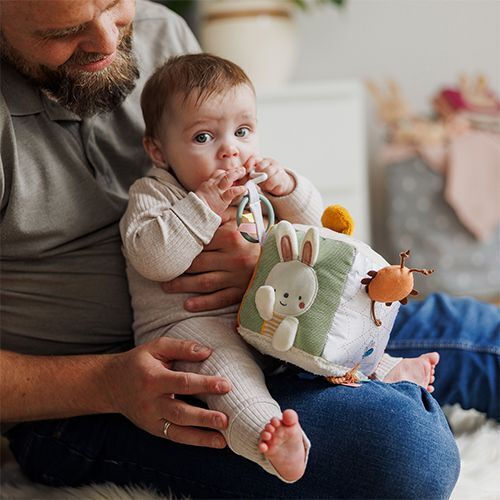 Babyono Baby Aktivitätsspielzeug Würfel Nature aus Stoff mit Sounds für Neugeborene