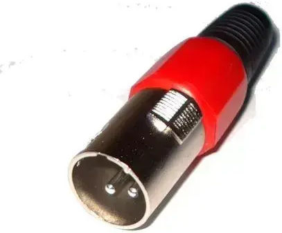 Roter männlicher Mikrofonstecker