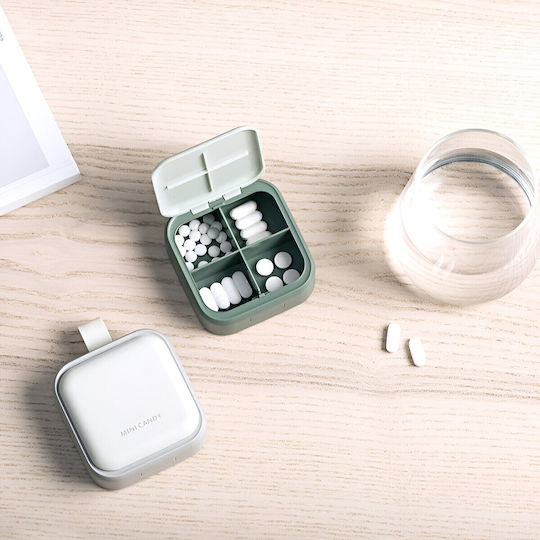 Cutie Mini Pentru Depozitarea Medicamentelor Alista Home 4 Compartimente Închidere Etanșă Portabilă Pătrată Verde Pp 7.5x7.5x3 Cm