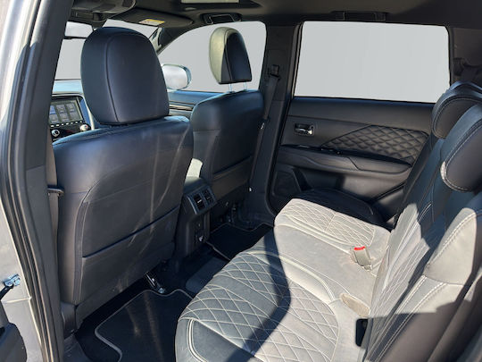 Mitsubishi Motors Outlander 2.4 PHEV Instyle Navi Plus Auto 4WD PHEV (Plug In) '20