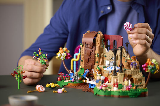 LEGO Ideas Willy Wonka & the Chocolate Factory За 18+ Години 2025 Бройки