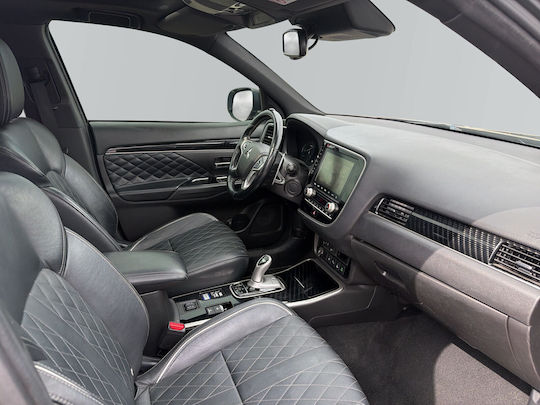 Mitsubishi Motors Outlander 2.4 PHEV Instyle Navi Plus Auto 4WD PHEV (Plug In) '20