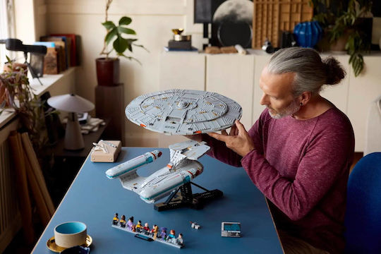 LEGO Icons Star Trek: U.S.S. Enterprise NCC-1701-D™ За 18+ Години 3600 Бройки
