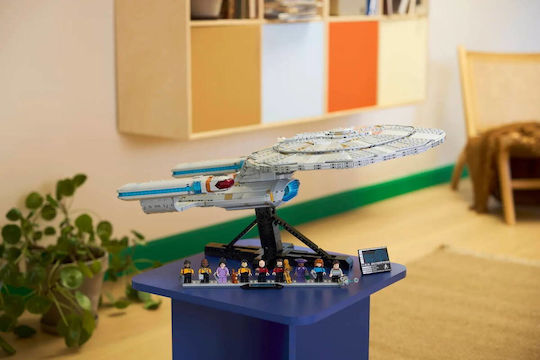 LEGO Icons Star Trek: U.S.S. Enterprise NCC-1701-D™ За 18+ Години 3600 Бройки