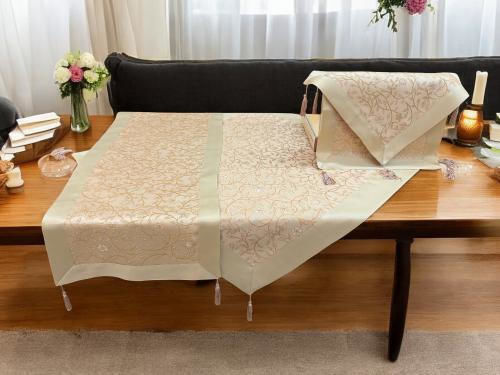 Linea Home Checkered Tablecloth Set Merano Gold