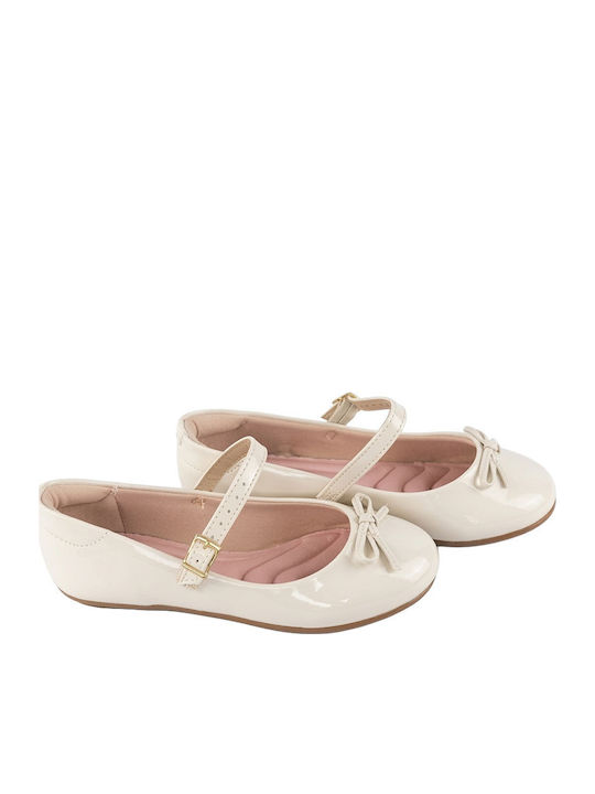 Kinder Pumps & Ballerinas Anatomisch mit verstellbarer Metallschließe Lackleder Beiges