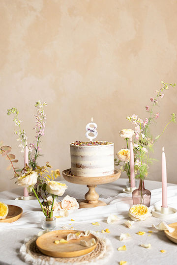PartyDeco Birthday Candle Number "8" in White Color SCU13-8
