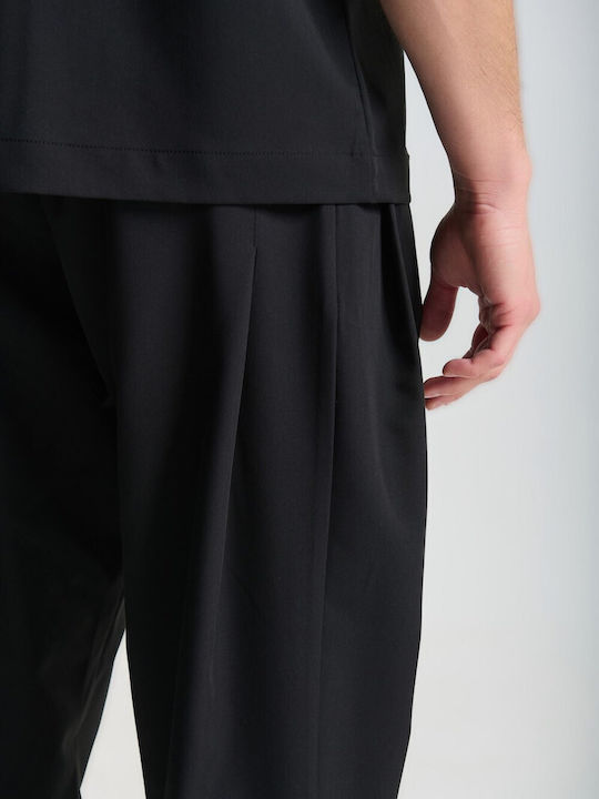 Trousers in Tapered Leg Style Black