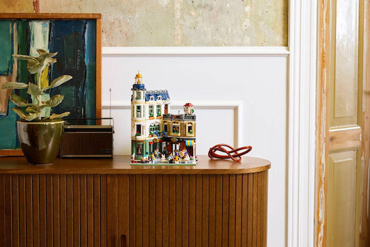 LEGO Icons Shopping Street За 18+ Години 3456 Бройки