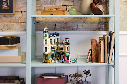 LEGO Icons Shopping Street За 18+ Години 3456 Бройки