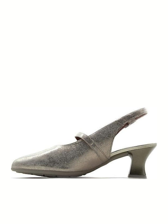 Leder Pumps mit Mittlerem Absatz in Silber