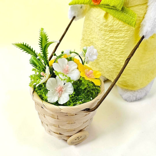 Osterdekorationen Mädchen Kaninchen Korb Blumen