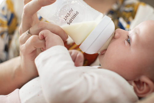 Philips Plastic Baby Bottle Natural Response Anti-colic with Silicone Teat for 6+ Months White 330ml