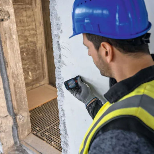 Bosch Laser Distance Meter GLM 40-31 Professional with Measuring Range 0.05m-40m