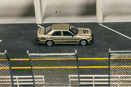 Model Mașină Mercedes-Benz 190 E 2.3-16 #5 Alain Prost Campion Curse 1984 Scara 1:64 Tarmac Works