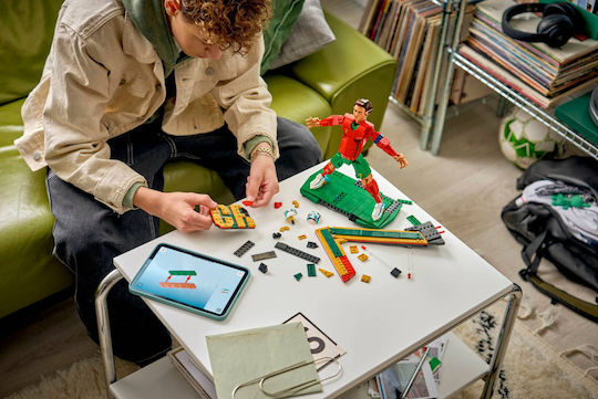 LEGO Editions Cristiano Ronaldo - Soccer Highlights За 12+ Години 854 Бройки