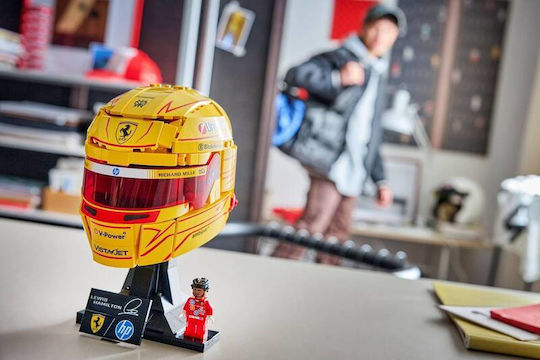 LEGO Editions Scuderia Ferrari HP Lewis Hamilton Helmet за 14+ Години 884 Бройки