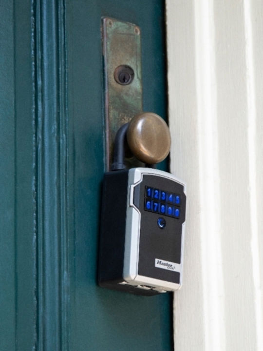 Master Lock Access Smart Kombinationsschloss mit Hufeisen Metallisch und Tastatur 18x8x6cm