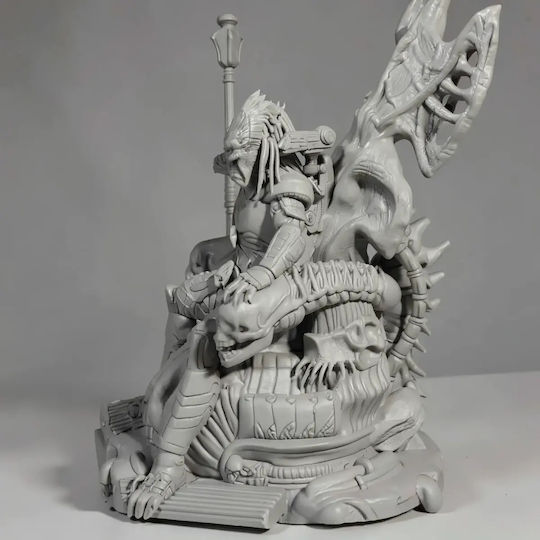Фигура Хищник На Трона 3D Отпечатана 20 См 1:8