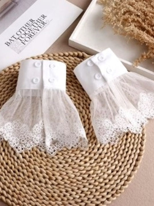 Set 2 Detachable Lace Cuffs Buttons White