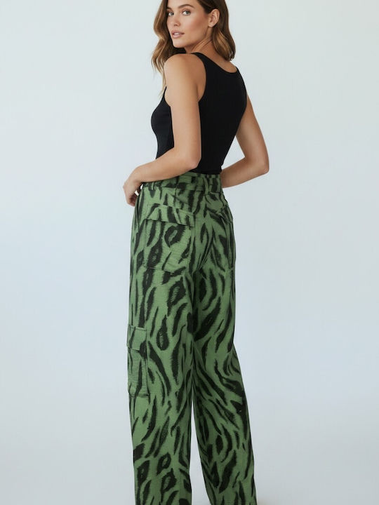 Women's Fabric Cargo Trousers in Loose Fit Avocado