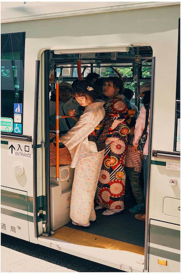 Painting Traditional Attire On Public Transport Traditional Attire On Public Transport 50x80