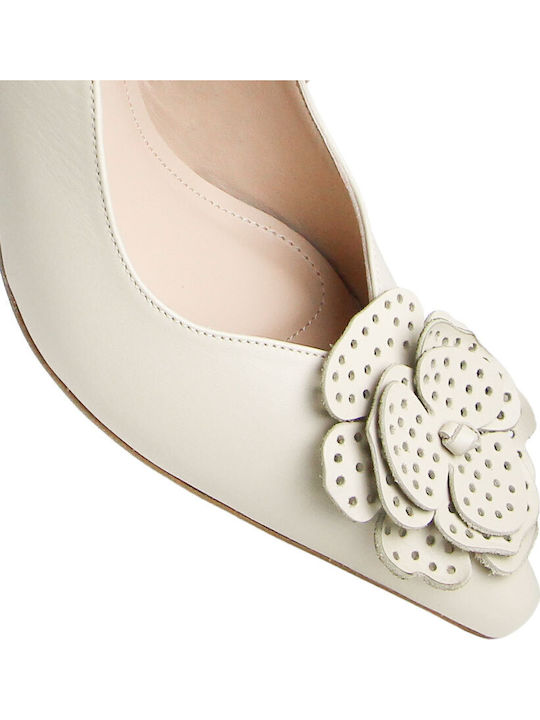 Leder Pumps mit Mittelhohem Absatz in Ecru