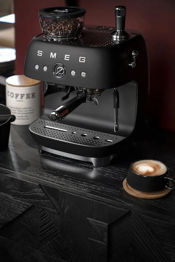Smeg Automatische Espressomaschine 1650W Druck 20bar für Cappuccino mit Mahlwerk Schwarz EGF03BLMEU