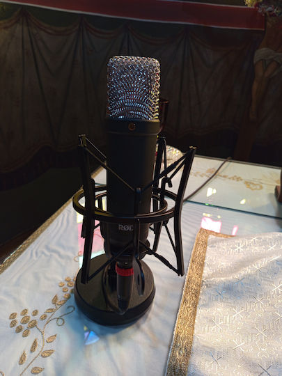 Rode NT-1 Signature Series Condenser Microphone Shock Mounted for Vocals in White Color