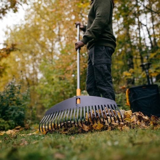 Fiskars Τσουγκράνα Φύλλων με Κοντάρι