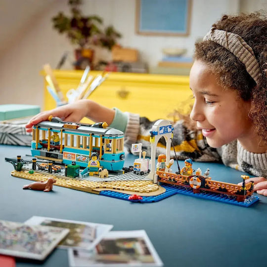 LEGO City Classic Beach Tram За 7+ Години 693 Бройки