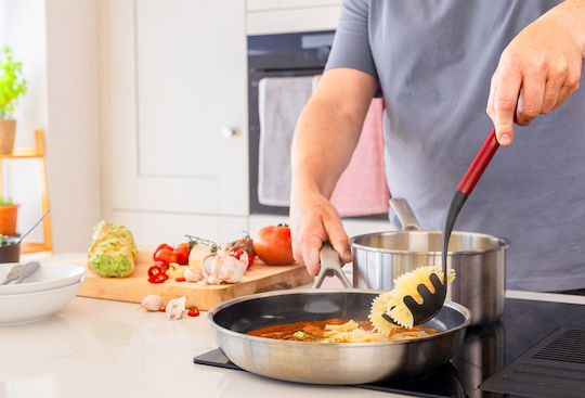 Kitchenaid Βαθιά Κουτάλα Ζυμαρικών Τρυπητή Πλαστική Κόκκινη 34cm