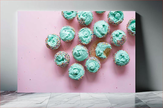 Colorful Cupcakes On Pink Background Πολύχρωμα Cupcakes Σε Ροζ Φόντο 1