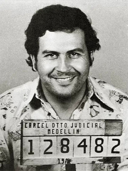 Poster Escobar Prt005 40cm X 50cm Premium Μαύρο Ξύλινο Κάδρο