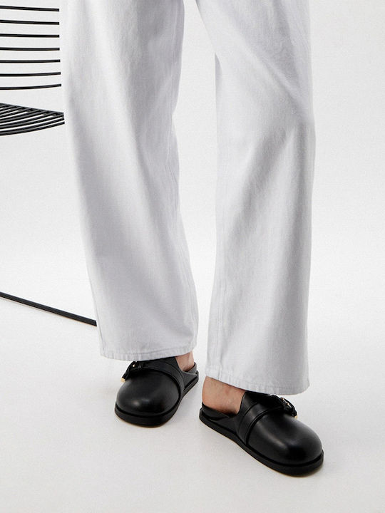 Mules with Heel in Black Colour