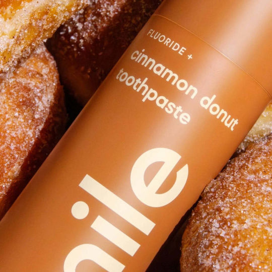 Fluoride Toothpaste Cinnamon Flavor Cinnamon Donut Hismile 60 G