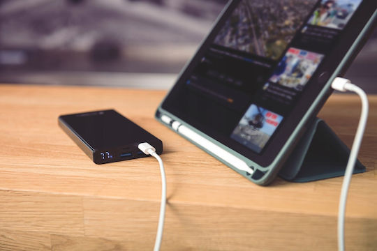 GoGEN PB100008B Външна Батерия 10000mAh 20W с 2 USB-A Изходни Порта и USB-C Изходен Порт Power Delivery Черна