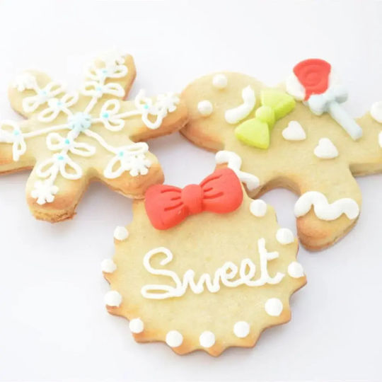 Offer Scrap Cooking Pastry Set & Bucket 18 Christmas Cookie Cutters