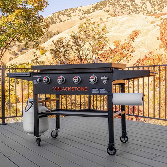 Blackstone Gasgrill mit 4 Grills