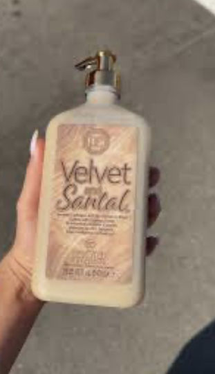 Devoted Creations Shimmering Moisturizing & Anti-aging Body Lotion with Niacinamide & Ceramides 540ml