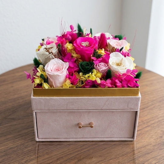 Aranjament Floral De Lux 11 Trandafiri Criogenați Cutie Pătrată Catifea Roz Pudrat Sertar Capac Plexiglas